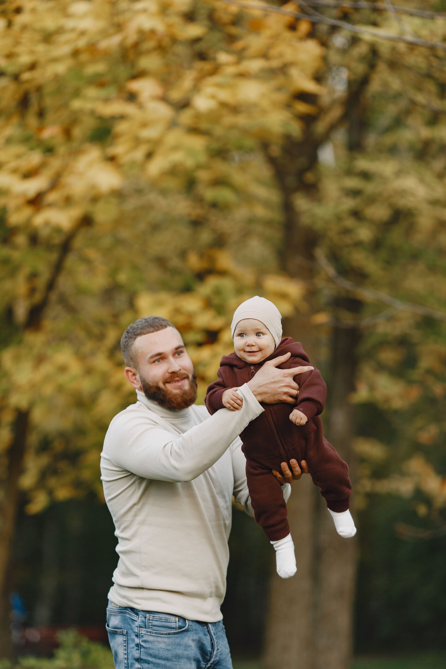 photo-famille-pere-s-amusant-avec-son-enfant