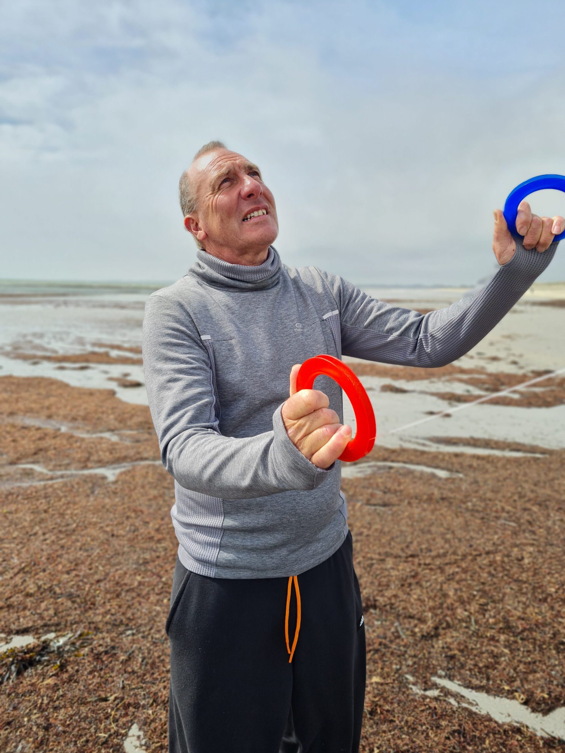 photo-portrait-exterieur-homme-faisant-du-cerf-volant